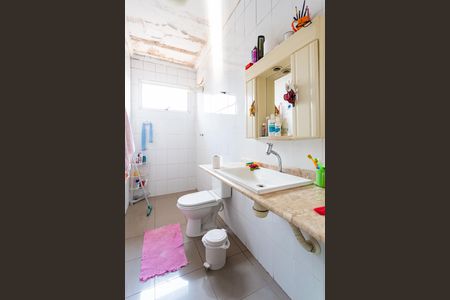 Casa à venda com 510m², 4 quartos e 3 vagas Casa à venda com 510m², 4 quartos e 3 vagasBanheiro