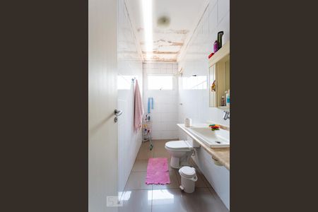 Casa à venda com 510m², 4 quartos e 3 vagas Casa à venda com 510m², 4 quartos e 3 vagasBanheiro