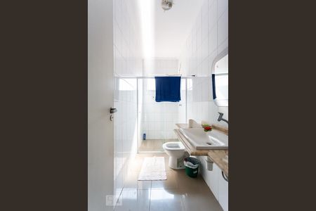 Casa à venda com 510m², 4 quartos e 3 vagas Casa à venda com 510m², 4 quartos e 3 vagasBanheiro da Suíte