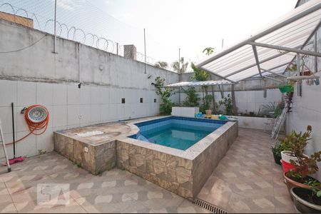 Casa à venda com 250m², 4 quartos e 4 vagas Casa à venda com 250m², 4 quartos e 4 vagasQuintal