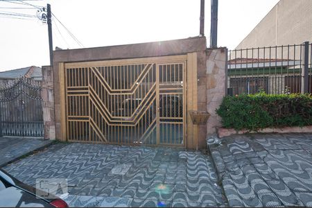 Casa à venda com 250m², 4 quartos e 4 vagas Casa à venda com 250m², 4 quartos e 4 vagasFachada