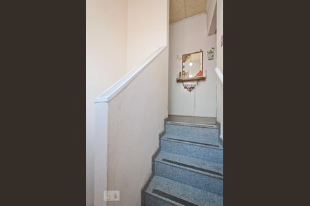 Escada de casa à venda com 4 quartos, 250m² em Vila Ré, São Paulo