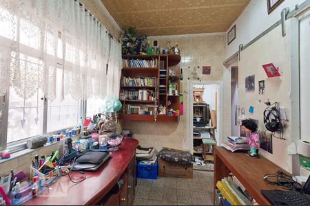 Casa à venda com 250m², 4 quartos e 4 vagas Casa à venda com 250m², 4 quartos e 4 vagasEscritório