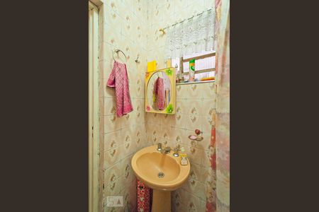 Casa à venda com 250m², 4 quartos e 4 vagas Casa à venda com 250m², 4 quartos e 4 vagasBanheiro de Serviço