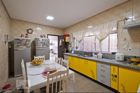 Casa à venda com 250m², 4 quartos e 4 vagas Casa à venda com 250m², 4 quartos e 4 vagasCozinha