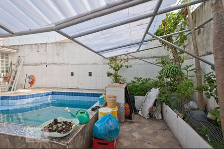 Casa à venda com 250m², 4 quartos e 4 vagas Casa à venda com 250m², 4 quartos e 4 vagasQuintal