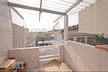 Casa à venda com 250m², 4 quartos e 4 vagas Casa à venda com 250m², 4 quartos e 4 vagasVaranda