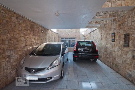 Casa à venda com 250m², 4 quartos e 4 vagas Casa à venda com 250m², 4 quartos e 4 vagasGaragem