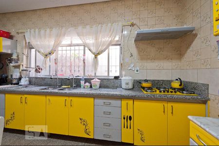 Casa à venda com 250m², 4 quartos e 4 vagas Casa à venda com 250m², 4 quartos e 4 vagasCozinha