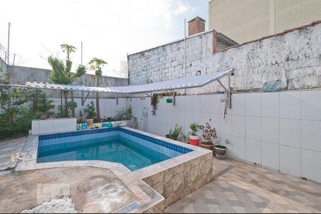 Casa à venda com 250m², 4 quartos e 4 vagas Casa à venda com 250m², 4 quartos e 4 vagasQuintal