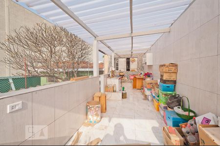 Casa à venda com 250m², 4 quartos e 4 vagas Casa à venda com 250m², 4 quartos e 4 vagasVaranda