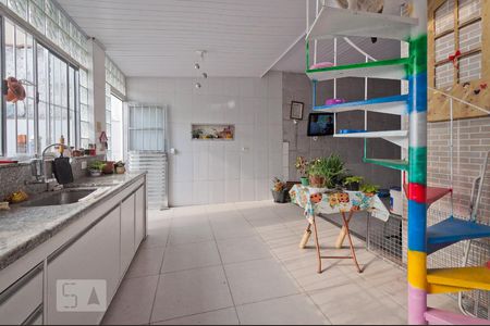 Casa à venda com 250m², 4 quartos e 4 vagas Casa à venda com 250m², 4 quartos e 4 vagasChurrasqueira