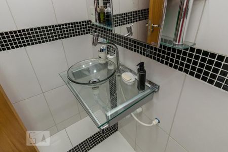 Casa de condomínio à venda com 650m², 6 quartos e 4 vagasBanheiro Social (2º andar) 