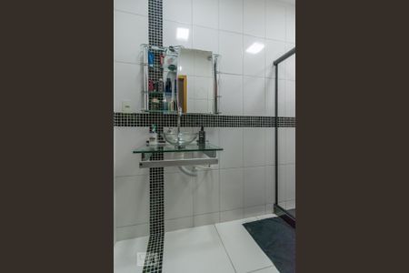 Casa de condomínio à venda com 650m², 6 quartos e 4 vagasBanheiro Social (2º andar) 