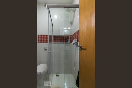 Casa de condomínio à venda com 650m², 6 quartos e 4 vagasBanheiro da Suíte 2 - Box de vidro