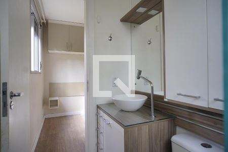 Banheiro suite de apartamento à venda com 3 quartos, 63m² em Jardim Itu Sabará, Porto Alegre