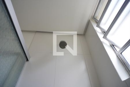 Banheiro suite de apartamento à venda com 3 quartos, 63m² em Jardim Itu Sabará, Porto Alegre