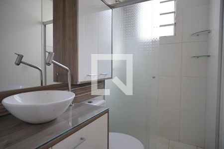 Banheiro suite de apartamento à venda com 3 quartos, 63m² em Jardim Itu Sabará, Porto Alegre