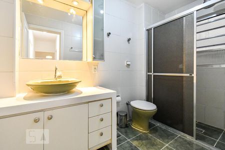 Apartamento para alugar com 100m², 2 quartos e sem vagaBanheiro