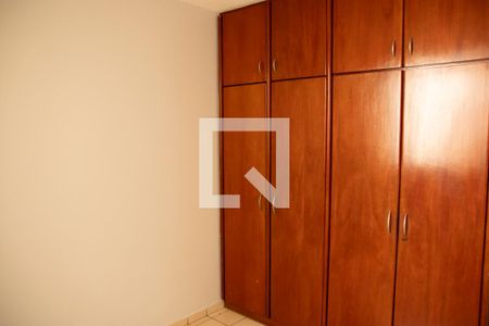 Quarto 2 de apartamento para alugar com 2 quartos, 55m² em Parque Acalanto, Goiânia
