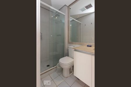 Banheiro de kitnet/studio para alugar com 1 quarto, 40m² em Pinheiros, São Paulo
