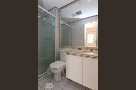 Banheiro de kitnet/studio para alugar com 1 quarto, 40m² em Pinheiros, São Paulo