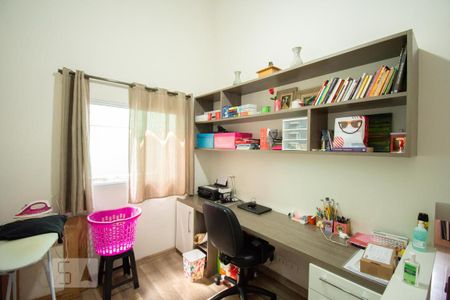 Casa à venda com 206m², 3 quartos e 3 vagasEscritório