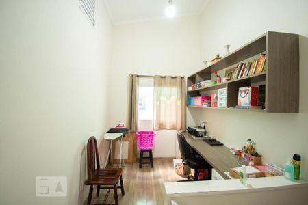 Casa à venda com 206m², 3 quartos e 3 vagasEscritório