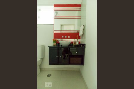 Casa à venda com 201m², 3 quartos e 4 vagasLavabo