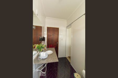 Casa à venda com 201m², 3 quartos e 4 vagasBanheiro Suíte 2