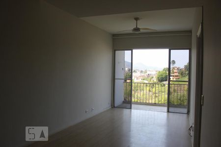 Sala  de apartamento para alugar com 2 quartos, 97m² em Pechincha, Rio de Janeiro