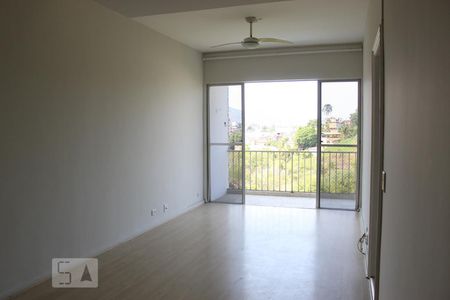 Sala  de apartamento para alugar com 2 quartos, 97m² em Pechincha, Rio de Janeiro