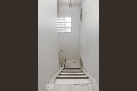 Escadas acesso de casa à venda com 5 quartos, 200m² em Azenha, Porto Alegre