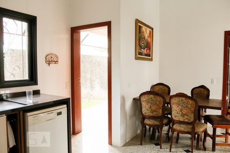 Casa à venda com 400m², 5 quartos e 8 vagasCozinha