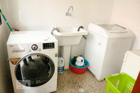 Casa à venda com 400m², 5 quartos e 8 vagasLavanderia