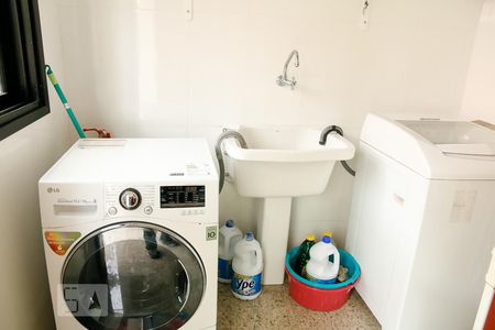 Casa à venda com 400m², 5 quartos e 8 vagasLavanderia