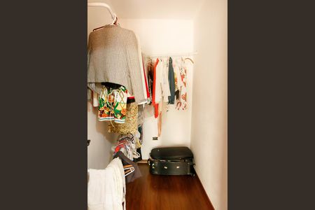 Casa à venda com 400m², 5 quartos e 8 vagasCloset Suíte 4