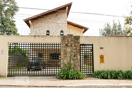 Casa à venda com 400m², 5 quartos e 8 vagasFachada