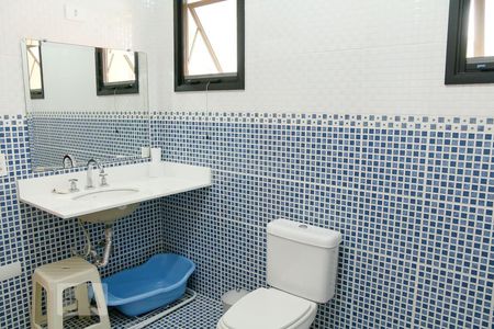 Casa à venda com 400m², 5 quartos e 8 vagasBanheiro Suite 2 e 3