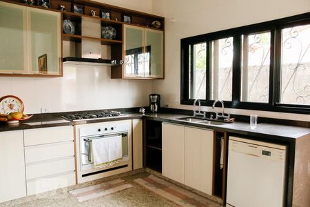 Casa à venda com 400m², 5 quartos e 8 vagasCozinha