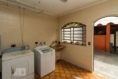 Casa à venda com 297m², 4 quartos e 5 vagas Casa à venda com 297m², 4 quartos e 5 vagasÁrea de Serviço