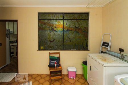 Casa à venda com 297m², 4 quartos e 5 vagas Casa à venda com 297m², 4 quartos e 5 vagasÁrea de Serviço