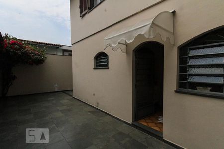 Casa à venda com 297m², 4 quartos e 5 vagas Casa à venda com 297m², 4 quartos e 5 vagasQuintal