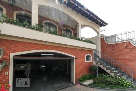 Casa à venda com 297m², 4 quartos e 5 vagas Casa à venda com 297m², 4 quartos e 5 vagasFachada