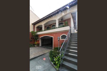 Casa à venda com 297m², 4 quartos e 5 vagas Casa à venda com 297m², 4 quartos e 5 vagasFachada