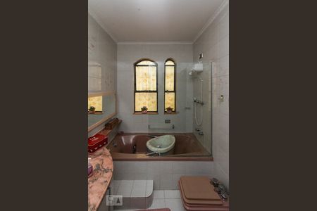 Casa à venda com 297m², 4 quartos e 5 vagas Casa à venda com 297m², 4 quartos e 5 vagasBanheiro da suite