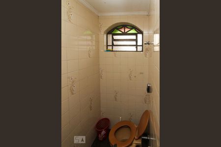 Casa à venda com 297m², 4 quartos e 5 vagas Casa à venda com 297m², 4 quartos e 5 vagasbanheiro da garagem