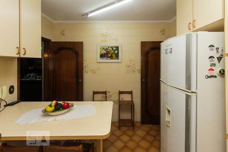 Casa à venda com 297m², 4 quartos e 5 vagas Casa à venda com 297m², 4 quartos e 5 vagasCozinha