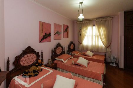 Casa à venda com 297m², 4 quartos e 5 vagas Casa à venda com 297m², 4 quartos e 5 vagasQuarto