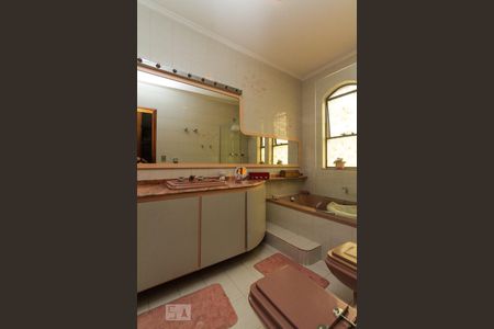 Casa à venda com 297m², 4 quartos e 5 vagas Casa à venda com 297m², 4 quartos e 5 vagasBanheiro da suite